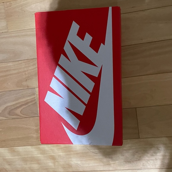 Box - Picture 2 of 4